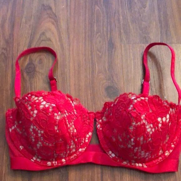 Victoria’s Secret lace and crochet red Demi cup bra size 32D. - Picture 1 of 9